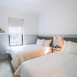 Newly Renovated Premium Studio 2 Full Beds